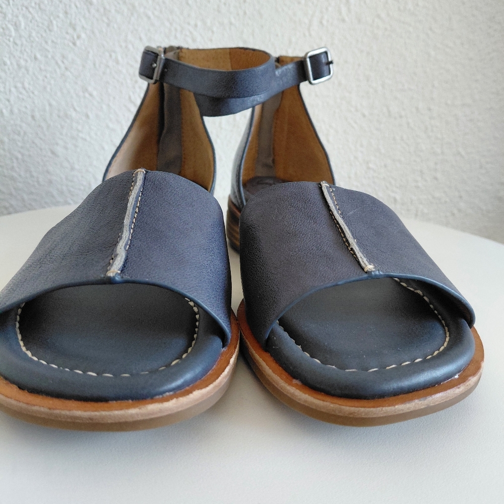 New without box  Soft Faxyn Womens Ankle Straps Stacked Heel Leather Sandals - Picture 12 of 16